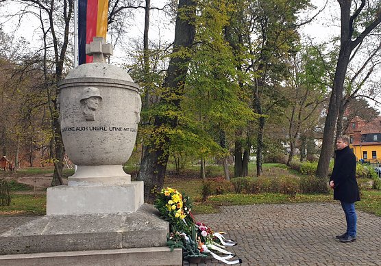 Volkstrauertag in Bad Frankenhausen (Foto: Peter Möbius) Volkstrauertag in Bad Frankenhausen (Foto: Peter Möbius)