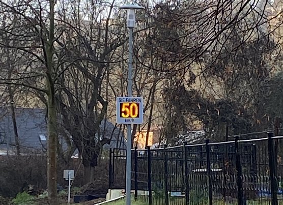 Geschwindigkeitsanzeige im Schersental in Sondershausen (Foto: privat)