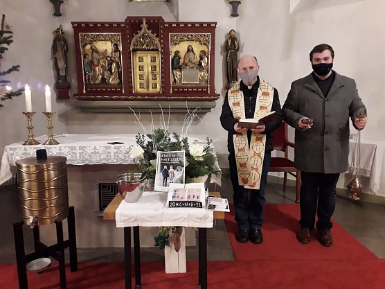 v.l.: Pfarrer G&uuml;nter Albrecht, Tom Steiner (Foto: Kristina Walter)