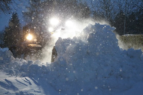 Feuerwehr befreit Anwohner in Wolkramshausen (Foto: S.Dietzel) Feuerwehr befreit Anwohner in Wolkramshausen (Foto: S.Dietzel)