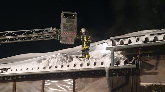 Scheunendach drohte einzubrechen (Foto: S. Dietzel)