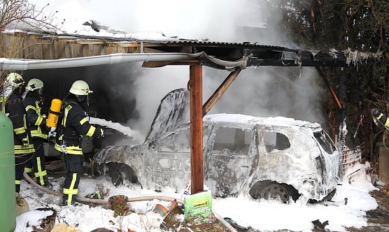 Auto in NIederspier brennt komplett aus (Foto: Silvio Dietzel) Auto in NIederspier brennt komplett aus (Foto: Silvio Dietzel)
