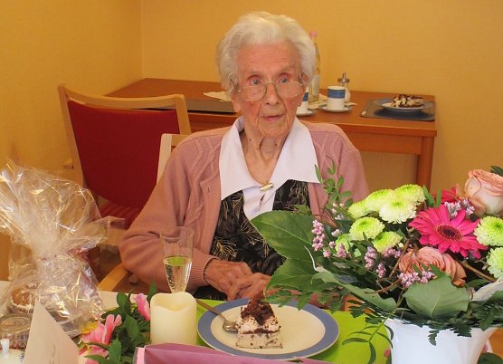 Ilse Tschinkel an ihrem 100. Geburtstag (Foto: Diana Koschinek  )