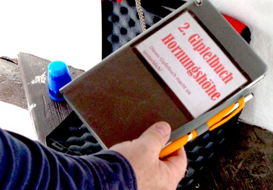 Das neue Gipfelbuch (Foto: Peter Keßler) Das neue Gipfelbuch (Foto: Peter Keßler)