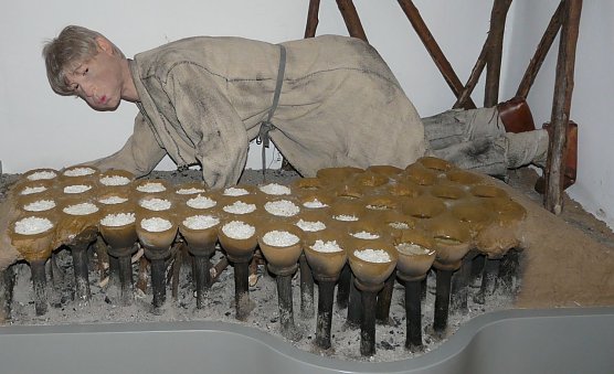 Nachbau eines Salzofens (Foto: ArGe Drei L&auml;nder Ein Weg - Karstwanderweg S&uuml;dharz )