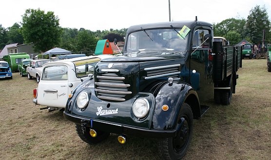 Zeugen vergangener Automobilgenerationen in Udersleben (Foto: U.Reinboth)
