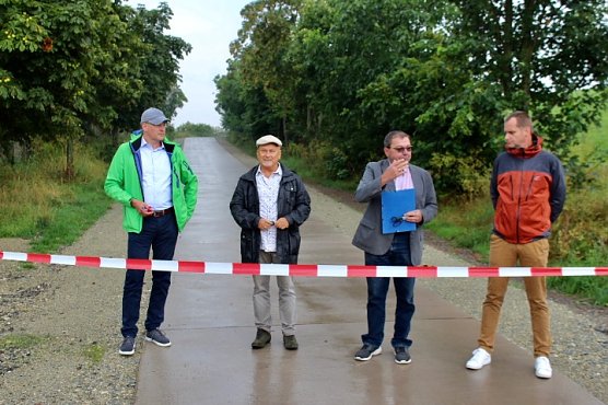 Landrat Jendricke, Bundesatagsabgeordneter Grund und die B&uuml;rgermeister Schr&ouml;ter und Hoffmann (Foto: oas)