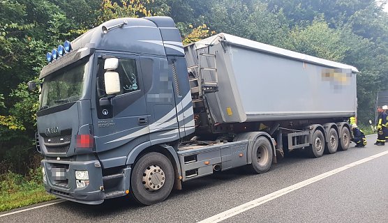 Aufleger f&auml;ngt Feuer (Foto: Silvio Dietzel)