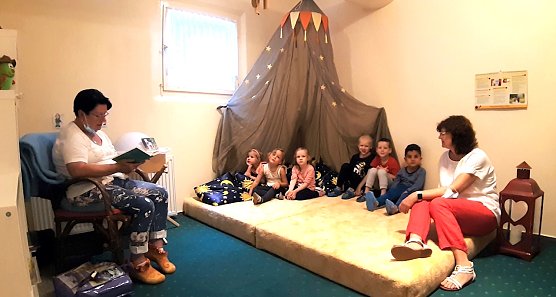 M&auml;rchen-und Geschichtenstunde f&uuml;r die Kinder der Kita Pusteblume (Foto: Kita Pusteblume)