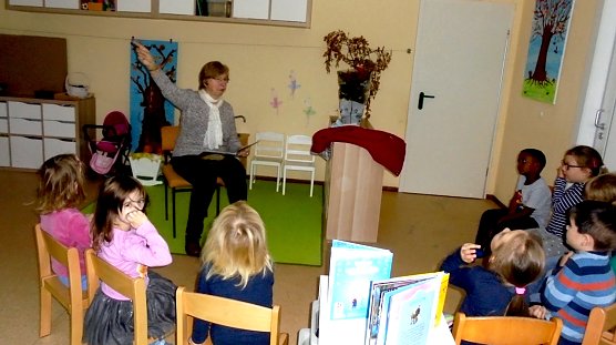 Leseoma begeistert Kita-Kinder (Foto: Stadtverwaltung Sondershausen)