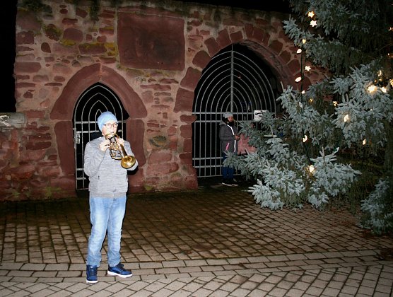 Henri Rother ließ zum Advent Trompetenklänge erklingen (Foto: Ulrich Reinboth) Henri Rother ließ zum Advent Trompetenklänge erklingen (Foto: Ulrich Reinboth)