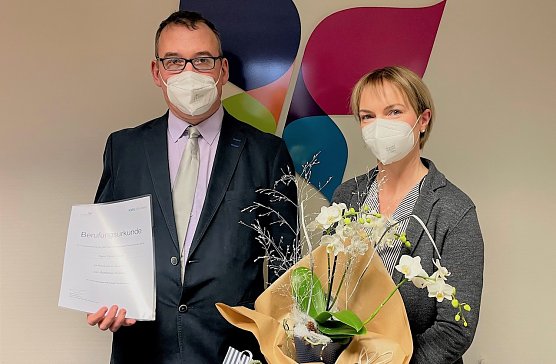 Neuer &Auml;rztlicher Direktor in Bad Frankenhausen Dimitri Teich, Sandra M&uuml;ller (Gesch&auml;ftsf&uuml;hrerin-KMG Manniske Klinik Bad Frankenhausen) (Foto: Sascha Nenninger/ KMG Kliniken)