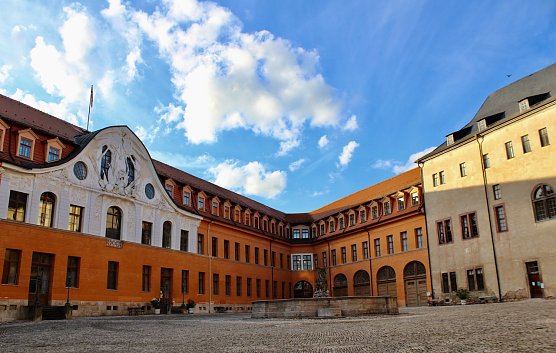 Sondersh&auml;user Schloss mit dem Blick auf das Museum (Foto: Eva Maria Wiegand)
