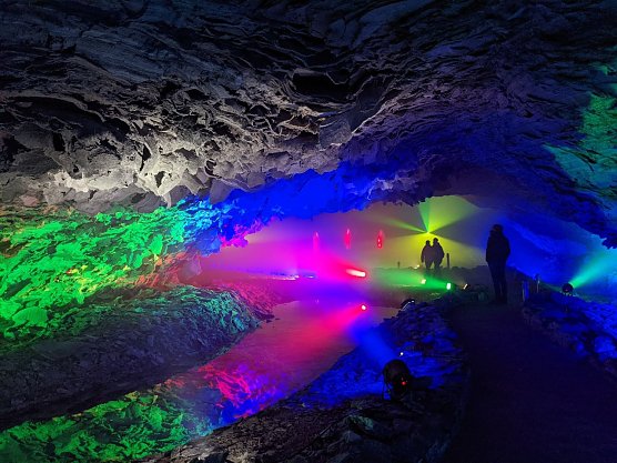 World of Lights in der Barbarossa-Höhle (Foto: Barbarossa-Höhle) World of Lights in der Barbarossa-Höhle (Foto: Barbarossa-Höhle)