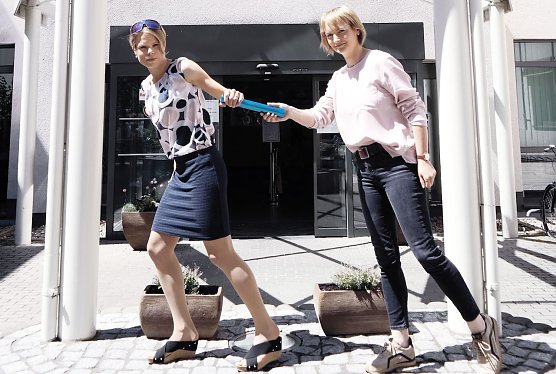 v.l.n.r. Jessica Koch und Sandra M&uuml;ller (Foto: Manniske Klinik S. Nenninger)