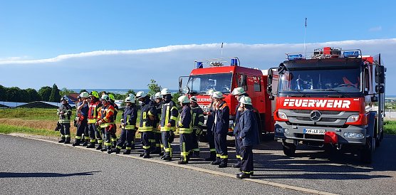 Freiwillige Feuerwehren absolvieren 70 Stundenlehrgang (Foto: Kreisausbilder Dirk Thieme) Freiwillige Feuerwehren absolvieren 70 Stundenlehrgang (Foto: Kreisausbilder Dirk Thieme)