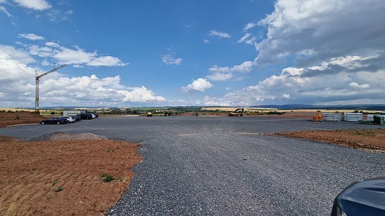 Noch sieht es ein wenig "jungfr&auml;ulich" aus, doch im n&auml;chsten Jahr zieht auf dem Areal "Leben" ein (Foto: nnz)