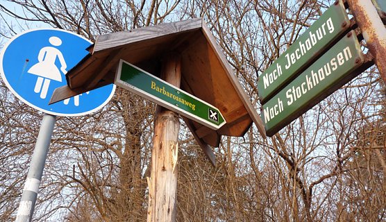Wanderwegweiser (Foto: Karl-Heinz Herrmann) Wanderwegweiser (Foto: Karl-Heinz Herrmann)
