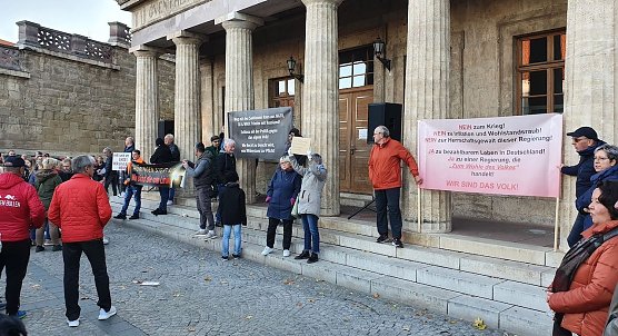 Am 3. Oktober 2022 auf dem Sondersh&auml;user Marktplatz (Foto: S. Dietzel)