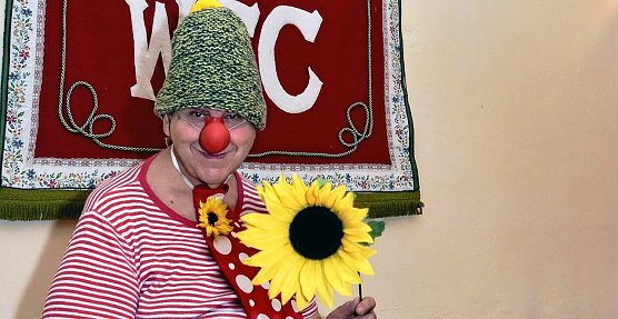 J&uuml;rgen M&uuml;ller, bekannt als "Knallkopp mit der Blume" verl&auml;sst nach f&uuml;nfzig Jahren die B&uuml;hne (Foto: J&uuml;rgen M&uuml;ller)