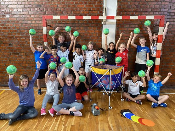 In Hohenebra fliegen nun die Handb&auml;lle durch die Halle (Foto: Franziska John)