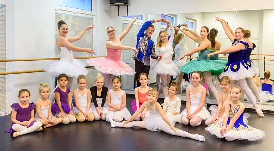 Weihnachtliche Ballettauff&uuml;hrungen mit dem Tanzstudio Rsdeva (Foto: Marco Kneise)