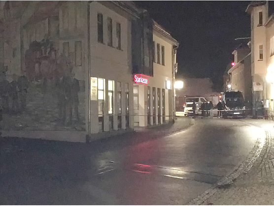 Nach einer Attacke auf einen Geldautomaten sucht die Polizei Zeugen (Foto: Feuerwehr�Bottendorf/S. Dietzel)