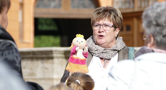 Stadtf&uuml;hrerin Heike G&uuml;nther mit ihrer Handpuppe "Prinzessin G&uuml;ntherine"  (Foto: SMG Sondershausen)