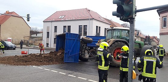Geruchsintensiver Unfall heute Mittag in Greußen (Foto: S.Dietzel) Geruchsintensiver Unfall heute Mittag in Greußen (Foto: S.Dietzel)