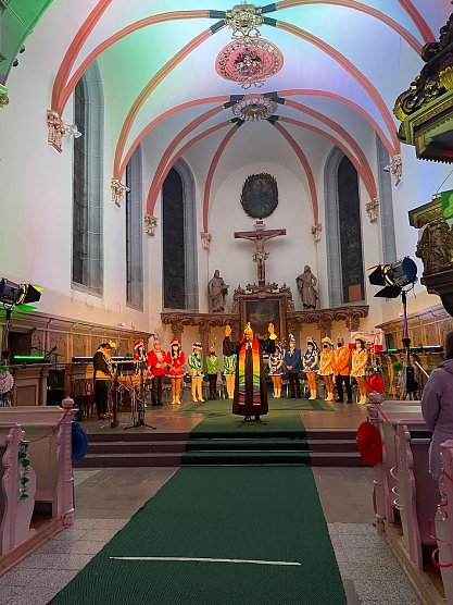 Im Jahr 2022 wurde, coronabedingt und aus der Not heraus, der erste karnevalistische Gottesdienst in Sondershausen mit Maske gefeiert (Foto: Holger Graw Vorsitzender Carnevalsverein "Blau-Wei&szlig;" Beberanien e.V.)