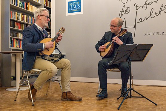 v.l. Prof. Dr. Benjamin-Emmanuel Hoff (Die LINKE); Christian Laier ( Solist, Preistr&auml;ger und P&auml;dagoge) (Foto: TSK)