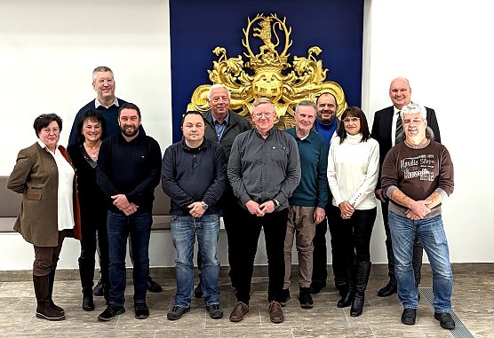 (v.l.n.r.): Ines Auer (OTBM Strau&szlig;berg), Heike Daniel (stellv. OTBM Immenrode), Andreas K&uuml;hn (OTBM Oberspier), Robert K&ouml;hn (OTBM Gro&szlig;berndten), Danny Hartlep (OTBM Kleinberndten), Dieter Kroneberg (OTBM Hohenebra), Steffen Kellermann (OTBM Berka), Winfried Schmidt (OTBM Gro&szlig;furra), Andras Fritsch (OTBM Himmelsberg), Heidrun Schimke (OTBM Schernberg), B&uuml;rgermeister Steffen Grimm; Rainer Gschwin  (Foto: Janine Skara)