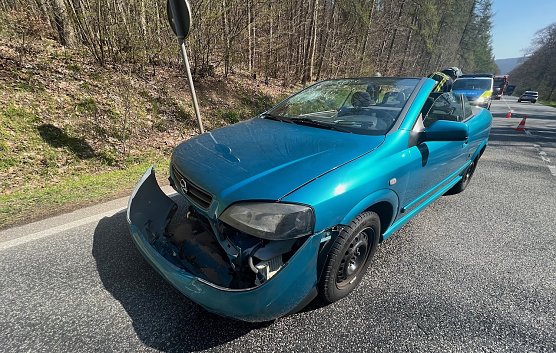 Unfall auf der B 247, einer der gefährlichsten Straßen Nordthüringens (Foto: S.Dietzel) Unfall auf der B 247, einer der gefährlichsten Straßen Nordthüringens (Foto: S.Dietzel)