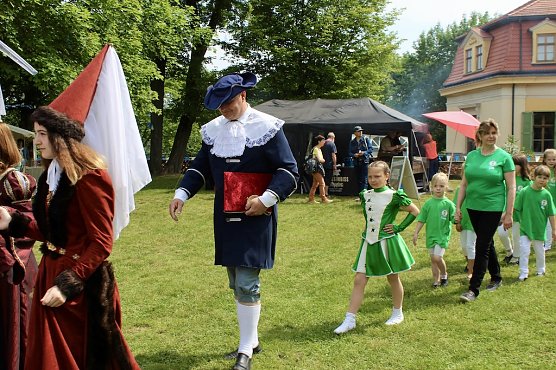 Feingewandeter B&uuml;rgermeister der Stadt Sondershausen, Steffen Grimm, beim Residenzfest 2022 (Foto: Eva Maria Wiegand)