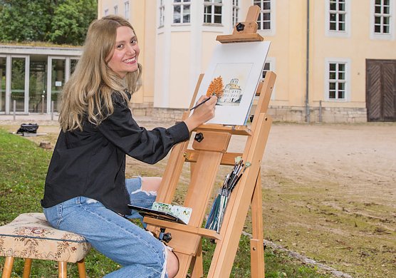 Syrische K&uuml;nstlerin Lubna Mohaupt-Ghannoum  im Sondersh&auml;user Schlossgarten (Foto: Lubna Mohaupt-Ghannoum (privat))