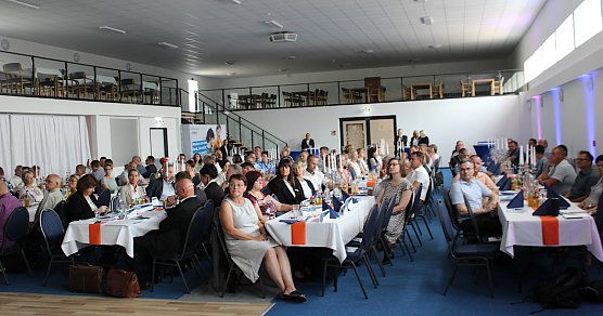 Vollbesetzte Kaiser-Rotbart-Arena in Bad Frankenhausen (Foto: oas) Vollbesetzte Kaiser-Rotbart-Arena in Bad Frankenhausen (Foto: oas)
