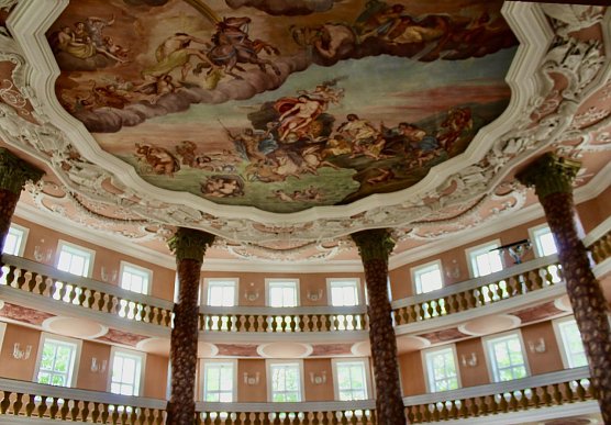 Punkvolle Deckenmalerei im Achteckhaus in Sondershausen (Foto: Eva Maria Wiegand)