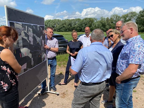 Ministerin Susanna Karawanskij auf Sommertour in Sondershausen (Foto: TML)