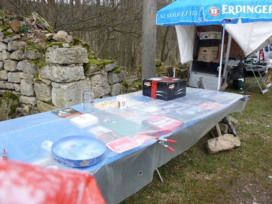 Trödelmarkt Straußberg (Foto: Karl-Heinz Herrmann) Trödelmarkt Straußberg (Foto: Karl-Heinz Herrmann)