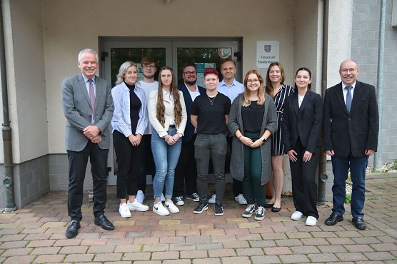 Im Sondersh&auml;user Finanzamt konnte man heute die neuen Auszubildenden begr&uuml;&szlig;en (Foto: Finanzamt Sondershausen)