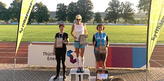 Gewinnerinnen des 39. Bahnlaufs des Kyffh&auml;user Berglaufvereins (Foto: Nico Bachmann)