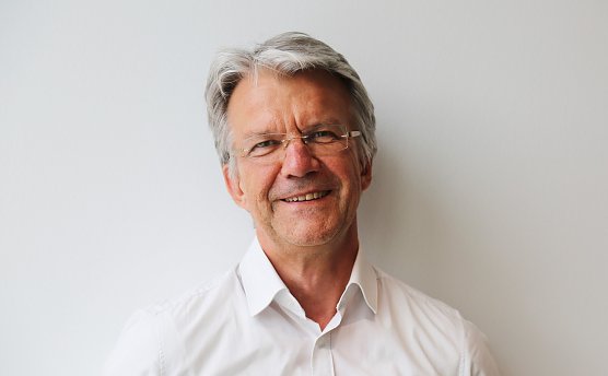 Theaterintendant Daniel Klajner ruft zur Wahl auf (Foto: TNLOS) Theaterintendant Daniel Klajner ruft zur Wahl auf (Foto: TNLOS)