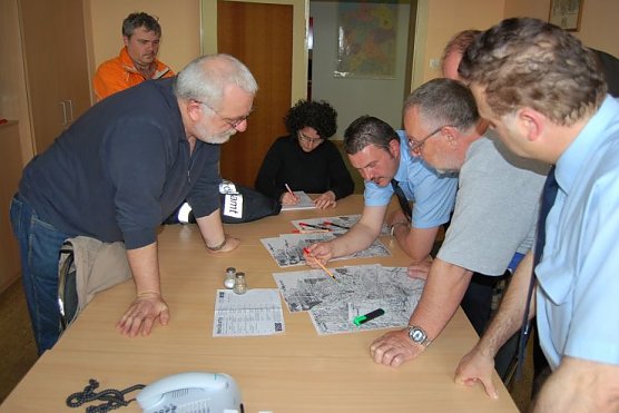 Beratungen zum Sperrkreis (Foto: nnz) Beratungen zum Sperrkreis (Foto: nnz)