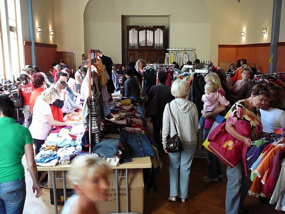 G&uuml;nstig Kinder- und Teeniekleidung kaufen! (Foto: Jana Gro&szlig;)