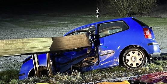 Verkehrsunfall bei Gundersleben mit tödlichem Ausgang (Foto: S.Dietzel) Verkehrsunfall bei Gundersleben mit tödlichem Ausgang (Foto: S.Dietzel)