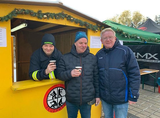 Weihnachtsmarkt im "Alten Gut" in Sondershausen/ Berka. Foto (rechts) OT B&uuml;rgermeister Steffen Kellermann  (Foto: Anke Arndt)