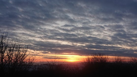 3. Sonnenuntergang - Ausblick von Osterode in Richtung Niedersachswerfen (Foto: Christoph Burkert) 3. Sonnenuntergang - Ausblick von Osterode in Richtung Niedersachswerfen (Foto: Christoph Burkert)