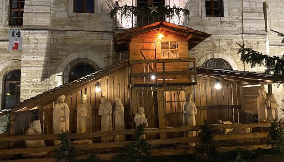 Weihnachtskrippe vor dem Rathaus in bad Langensalza (Foto: oas) Weihnachtskrippe vor dem Rathaus in bad Langensalza (Foto: oas)