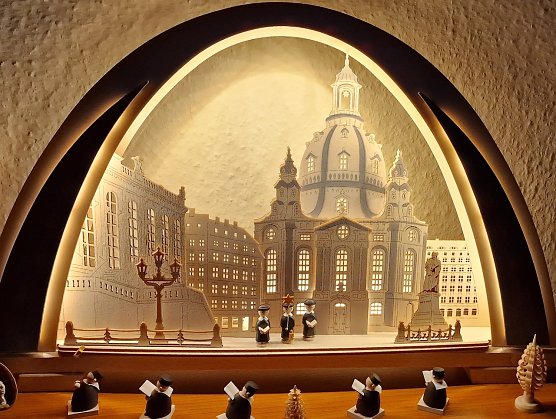 Die Dresdner Frauenkirche beeindruckt auch als Schwibbogen (Foto: Simone Urban aus Nordhausen) Die Dresdner Frauenkirche beeindruckt auch als Schwibbogen (Foto: Simone Urban aus Nordhausen)