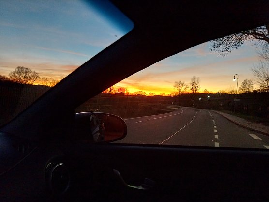 Sonnenuntergang aus Neustadt/Harz am 3. Advent 2023 (Foto: Peter Sieckel aus Neustadt/ Harz) Sonnenuntergang aus Neustadt/Harz am 3. Advent 2023 (Foto: Peter Sieckel aus Neustadt/ Harz)